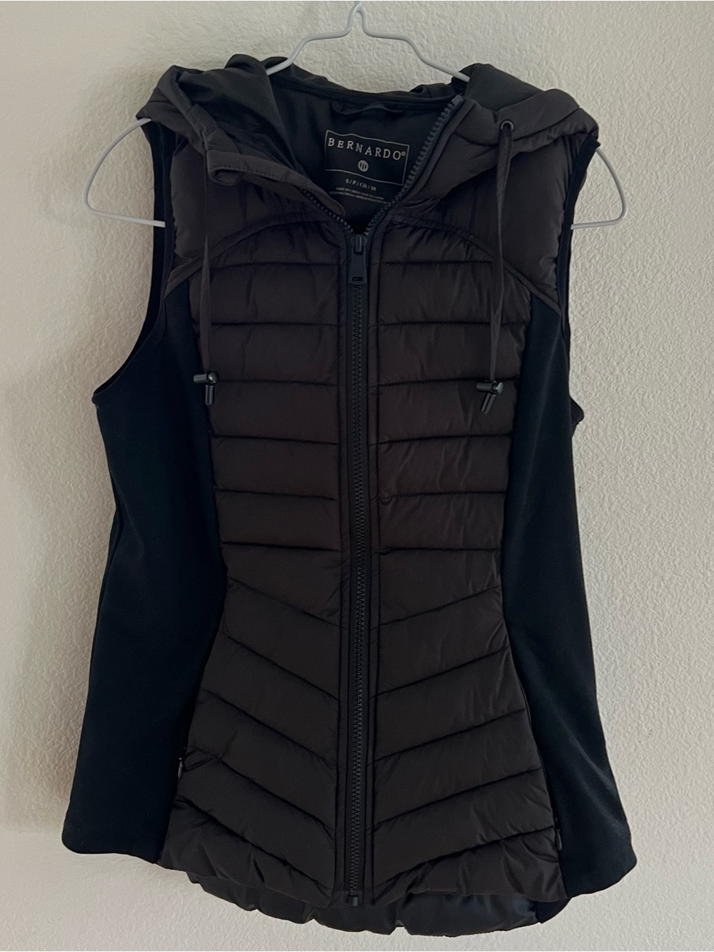 Bernardo Black Quilted Hooded Puffer Vest - Picture 8 of 9